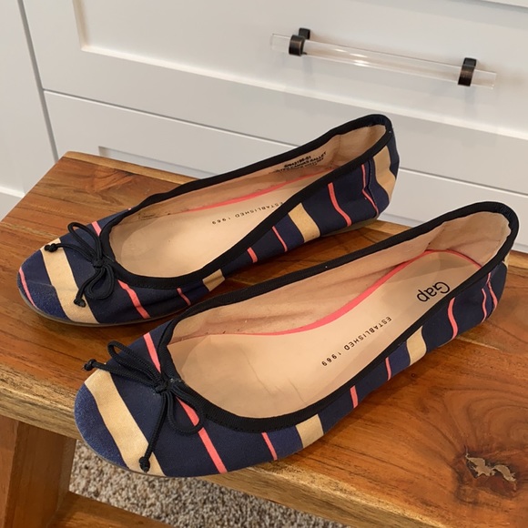 ***SOLD*** Gap ballet flats - Picture 5 of 14